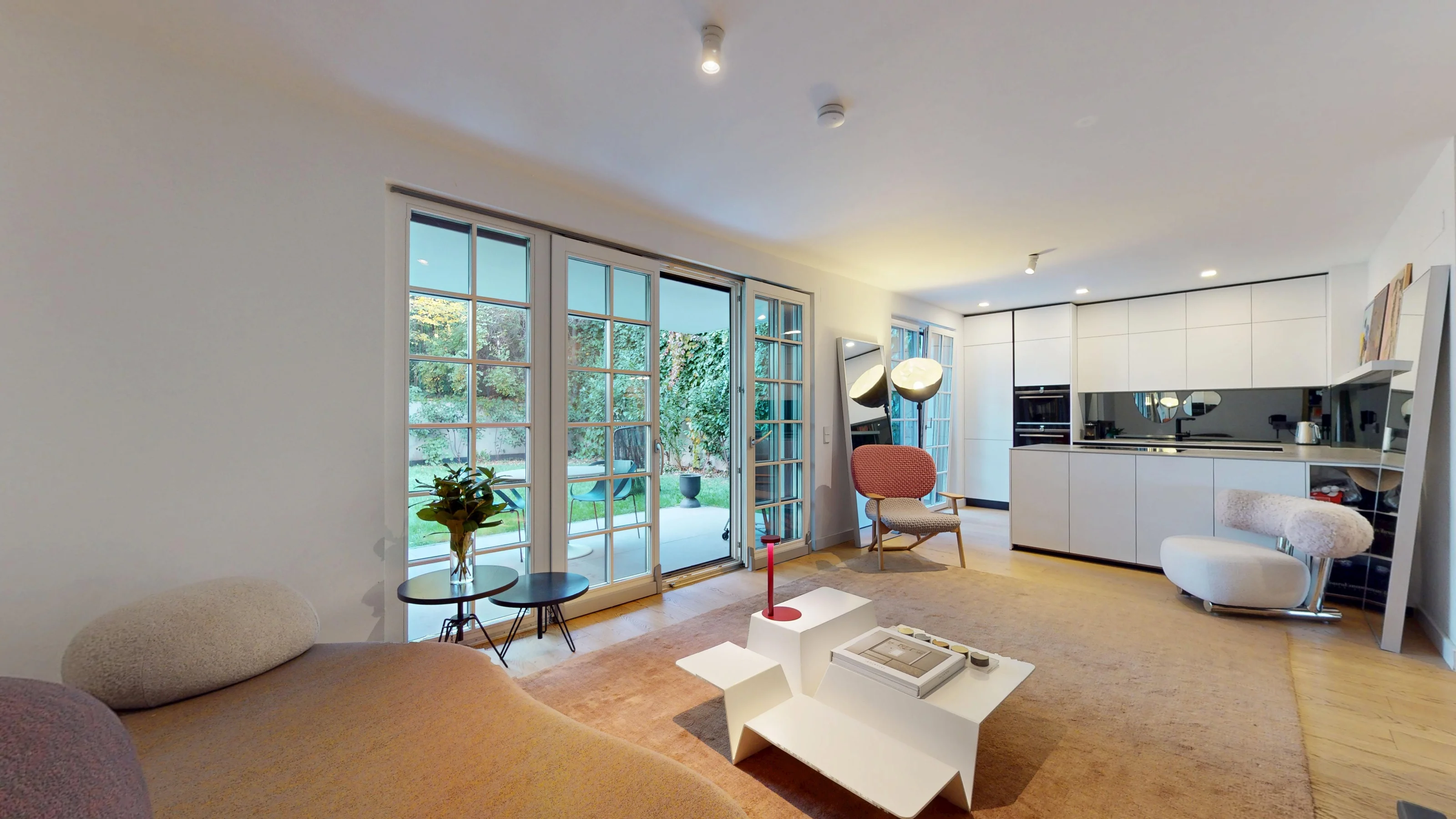 Eigengarten und Balkon: Moderne Wohnung mit Fußbodenheizung und Tiefgaragenplatz in Döbling