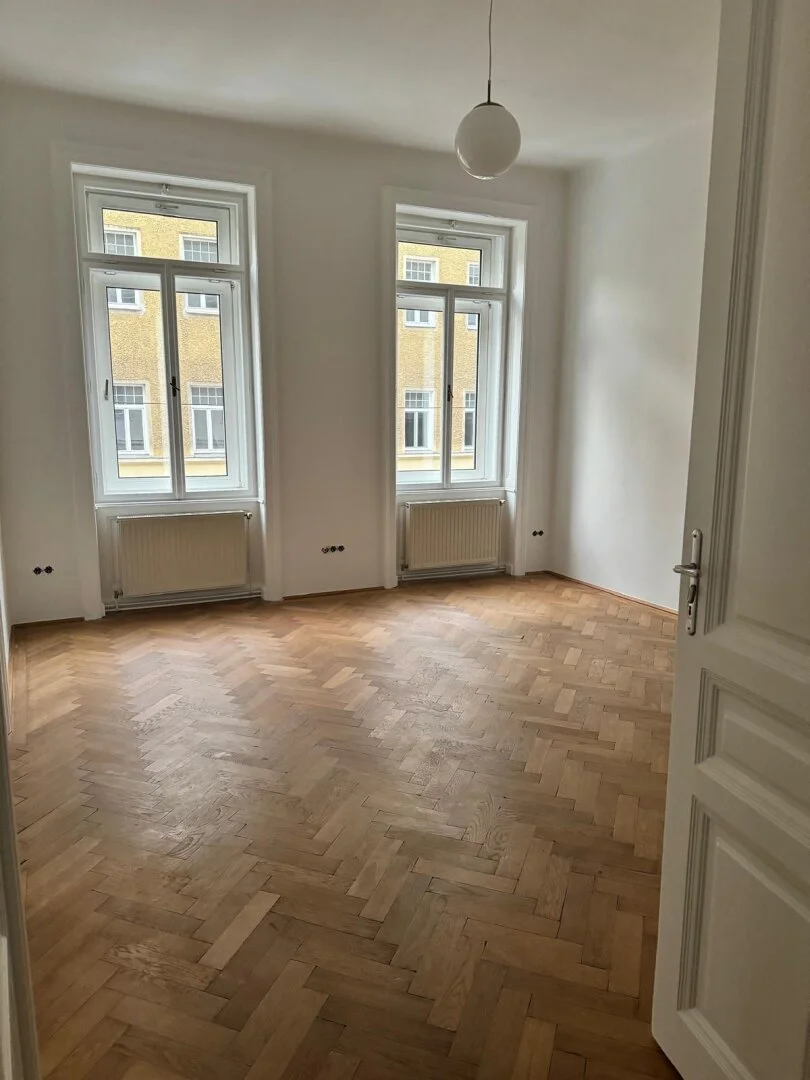 3,7% Nettorendite | Wertbeständige Anlage nahe Schloss Schönbrunn: Unbefristet vermietete Altbauwohnung mit Erker 3,7% Nettorendite