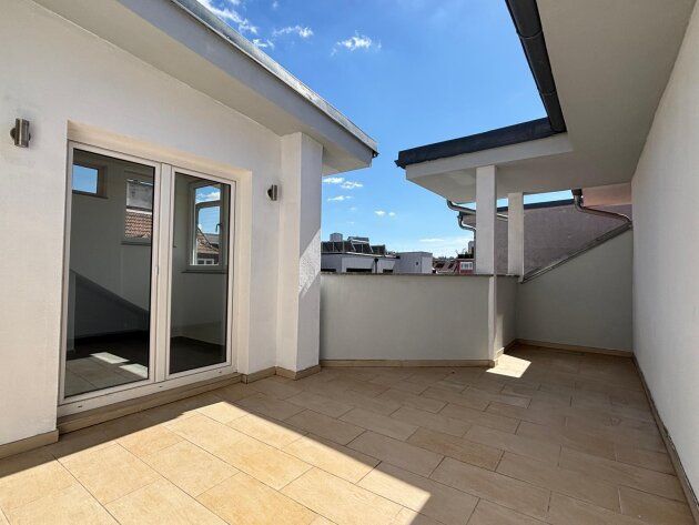 Stillvolle Erstbezug DG-Wohnung | 20 m² Terrasse  | unbefristet